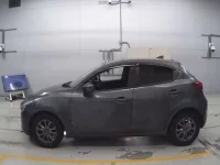 Mazda DEMIO лот № 30557 оценка 3  с аукциона в Японии 3