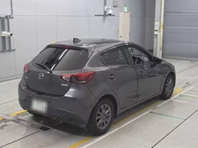 Mazda DEMIO  с аукциона в Японии