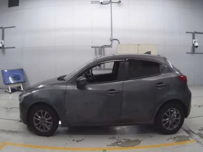 Mazda DEMIO  с аукциона в Японии