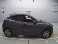 Mazda DEMIO лот № 30563 оценка 3.5  с аукциона в Японии 2