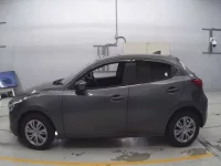 Mazda DEMIO лот № 30563 оценка 3.5  с аукциона в Японии 3