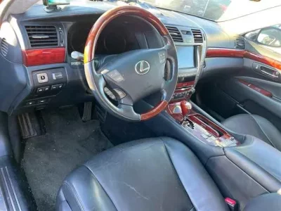 Lexus LS  с аукциона в Японии