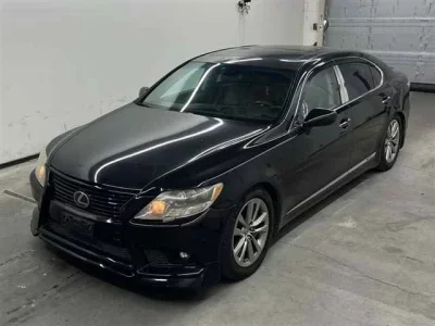 Lexus LS  с аукциона в Японии