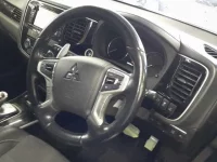 Mitsubishi OUTLANDER PHEV лот № 30581 оценка 4  с аукциона в Японии 6