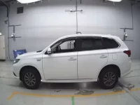 Mitsubishi OUTLANDER PHEV лот № 30581 оценка 4  с аукциона в Японии 3