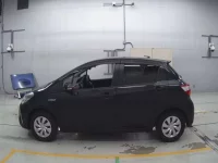 Toyota VITZ лот № 30588 оценка 4  с аукциона в Японии 3