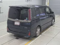 Toyota NOAH лот № 30604 оценка 4  с аукциона в Японии 1