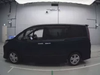 Toyota NOAH лот № 30604 оценка 4  с аукциона в Японии 3