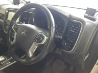 Mitsubishi OUTLANDER PHEV лот № 30611 оценка 3.5  с аукциона в Японии 6