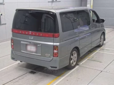 Nissan ELGRAND  с аукциона в Японии