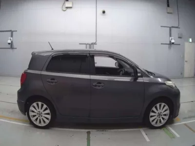 Toyota IST  с аукциона в Японии