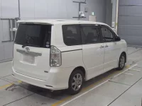 Toyota VOXY лот № 30704 оценка RA  с аукциона в Японии 1