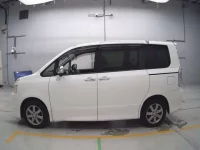 Toyota VOXY лот № 30704 оценка RA  с аукциона в Японии 3