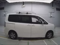 Toyota VOXY лот № 30706 оценка 3.5  с аукциона в Японии 2