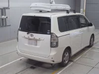 Toyota VOXY лот № 30706 оценка 3.5  с аукциона в Японии 1