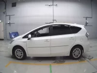 Toyota PRIUS ALPHA лот № 30713 оценка RA  с аукциона в Японии 3