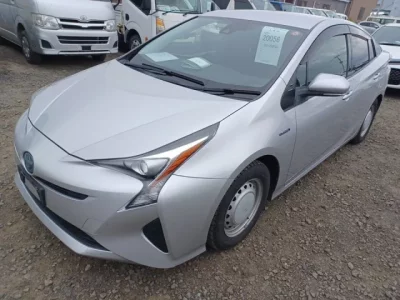 Toyota PRIUS  с аукциона в Японии