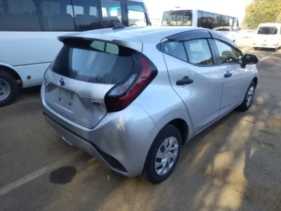 Toyota AQUA  с аукциона в Японии