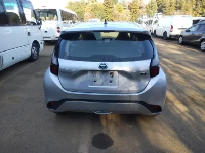 Toyota AQUA  с аукциона в Японии