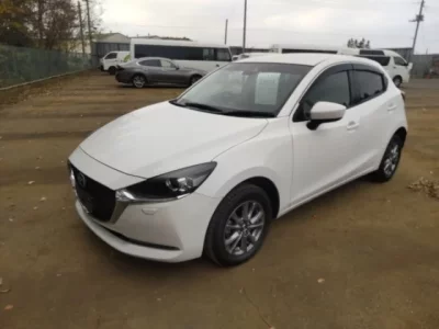 Mazda MAZDA2  с аукциона в Японии