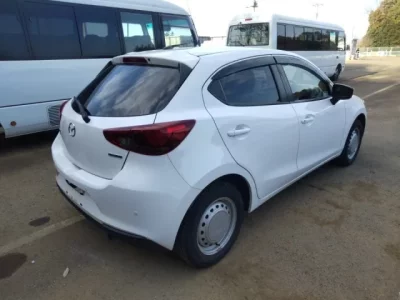 Mazda MAZDA2  с аукциона в Японии