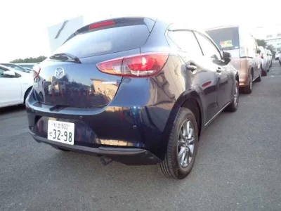 Mazda MAZDA2  с аукциона в Японии