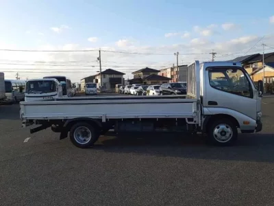 Toyota DYNA  с аукциона в Японии