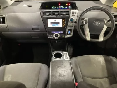 Toyota PRIUS ALPHA  с аукциона в Японии