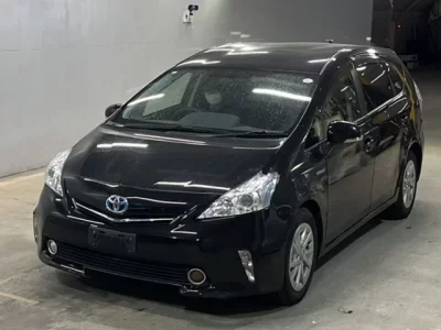 Toyota PRIUS ALPHA  с аукциона в Японии