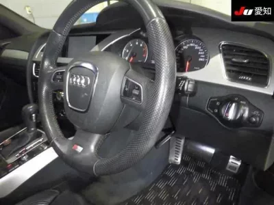 Audi A4  с аукциона в Японии