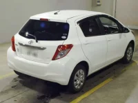 Toyota VITZ лот № 7015 оценка 3.5  с аукциона в Японии 1