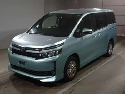 Toyota VOXY  с аукциона в Японии