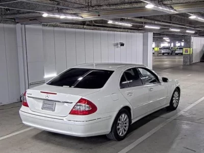 Mercedes-Benz E CLASS  с аукциона в Японии