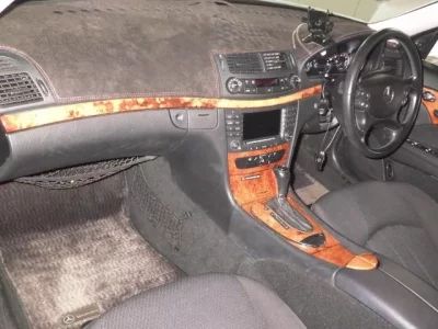 Mercedes-Benz E CLASS  с аукциона в Японии