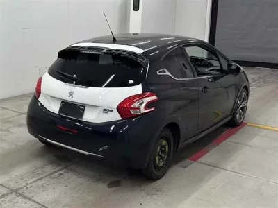 Peugeot 208  с аукциона в Японии