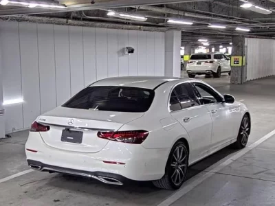Mercedes-Benz E CLASS  с аукциона в Японии