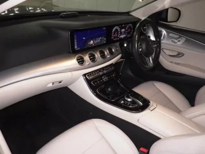 Mercedes-Benz E CLASS  с аукциона в Японии