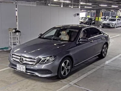 Mercedes-Benz E CLASS  с аукциона в Японии