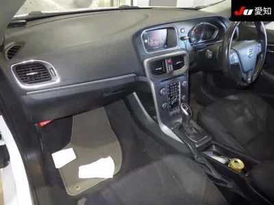 Volvo V40  с аукциона в Японии