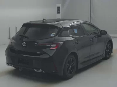 Toyota COROLLA SPORT  с аукциона в Японии