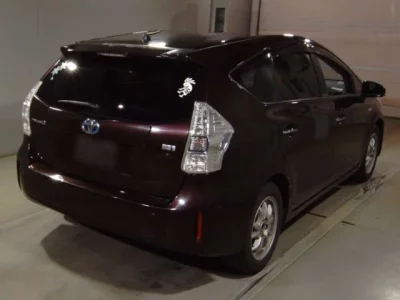 Toyota PRIUS ALPHA  с аукциона в Японии