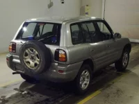 Toyota RAV4 лот № 7104 оценка 2  с аукциона в Японии 1