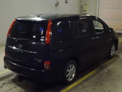 Toyota ISIS  с аукциона в Японии