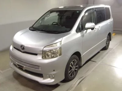 Toyota VOXY  с аукциона в Японии