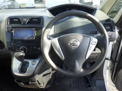 Nissan SERENA  с аукциона в Японии