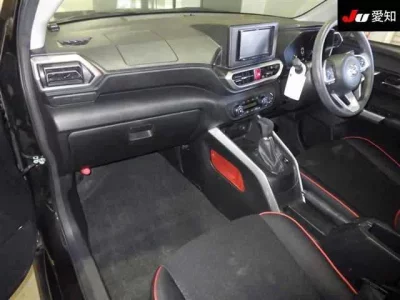 Toyota RAIZE  с аукциона в Японии