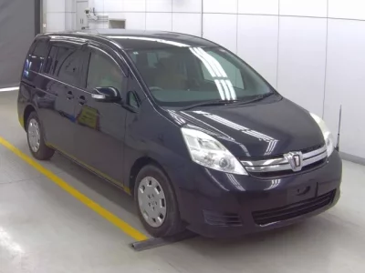 Toyota ISIS  с аукциона в Японии