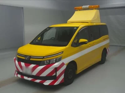 Toyota VOXY  с аукциона в Японии