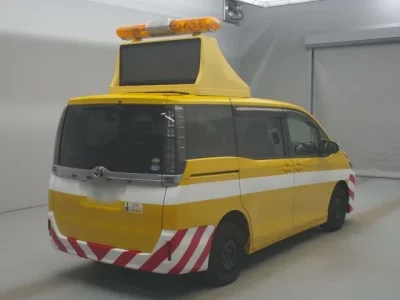 Toyota VOXY  с аукциона в Японии