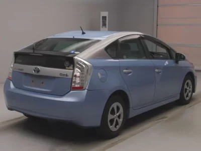 Toyota PRIUS PHV  с аукциона в Японии